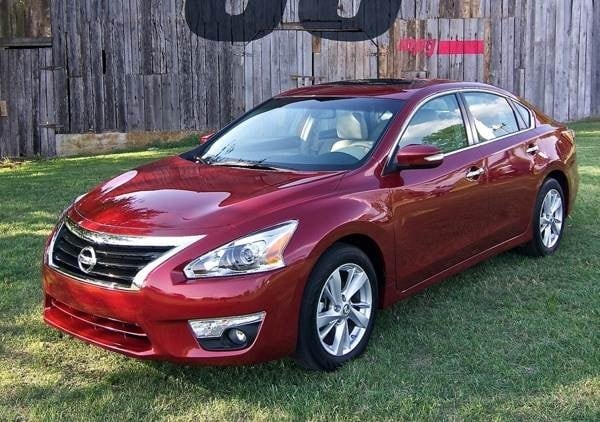 2013-nissan-altima-4-door-front-static-600-001-1