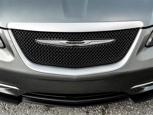 2013.5-chrysler-200-s-special-edition-grille-detail-600-001-1