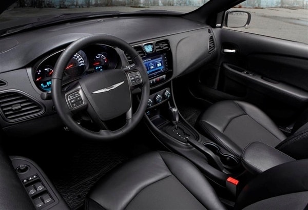 2013.5-chrysler-200-s-special-edition-interior-detail-front-600-001-1