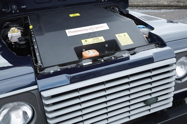 654059_electric_defender_13my_280213_05-600-001-1