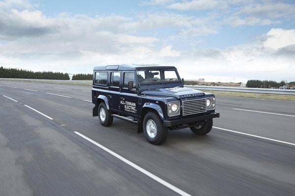 654070_electric_defender_13my_280213_08-600-001-1