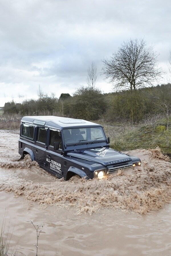 654083_electric_defender_13my_280213_11-600-001-1