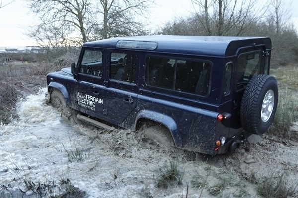 654095_electric_defender_13my_280213_15-600-001-1
