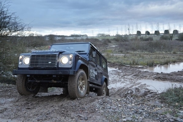 654099_electric_defender_13my_280213_17-600-001-1