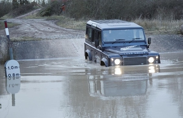 654100_electric_defender_13my_280213_18-600-001-1