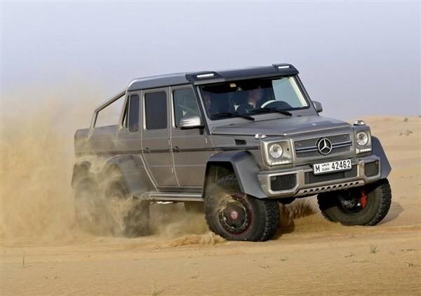 m-b-g63-amg-6×6-front-action1-gray-600-001-1