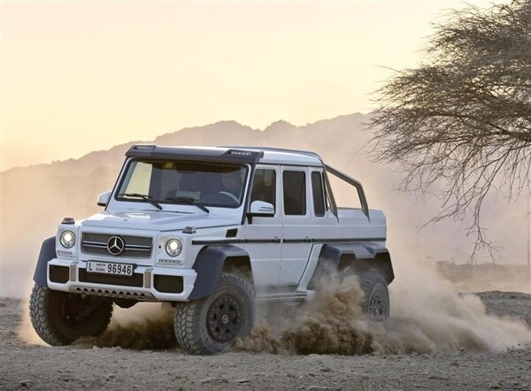 m-b-g63-amg-6×6-frton-action1-white-600-001-1