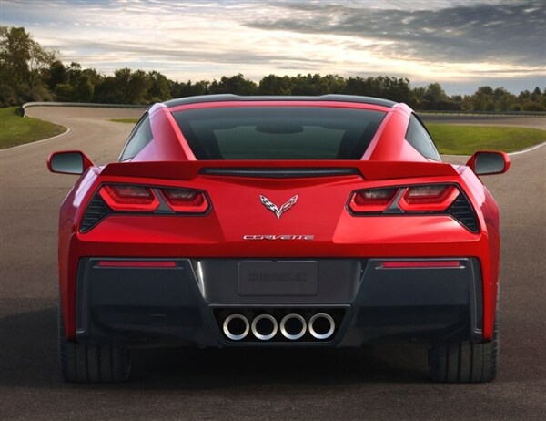 2014-chevrolet-corvette-tail-on-static-600-001