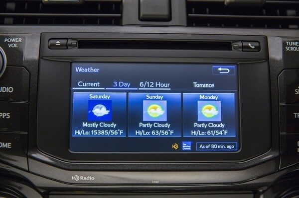 2014-toyota-4runner-entune-display-detail2-600-001