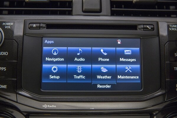 2014-toyota-4runner-entune-screen-detail3-600-001
