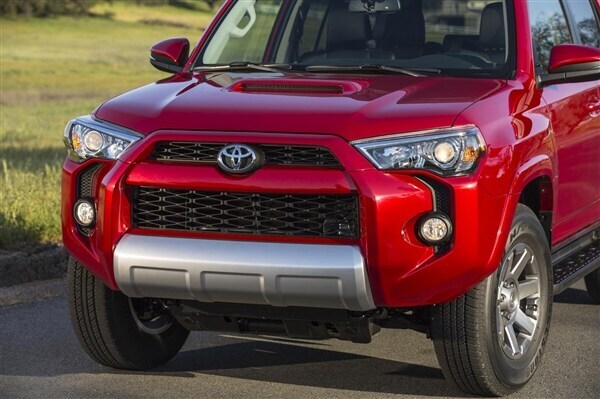 2014-toyota-4runner-grille-front-detail-600-001