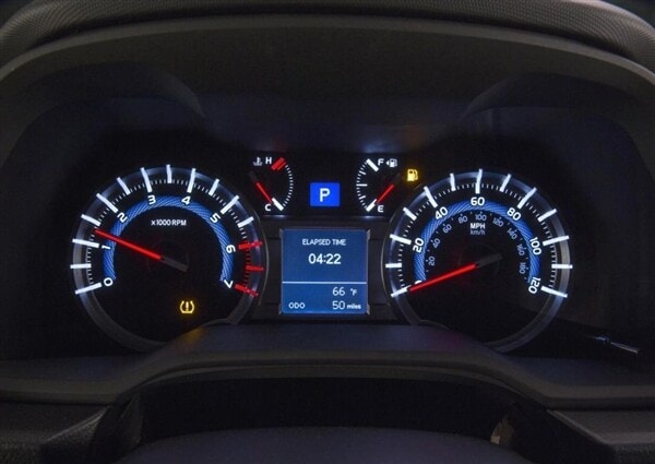 2014-toyota-4runner-optitron-gauge-detail-600-001