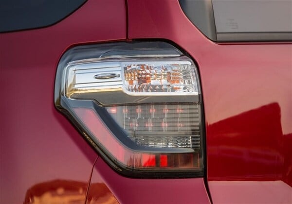 2014-toyota-4runner-taillamp-teaser-600-001