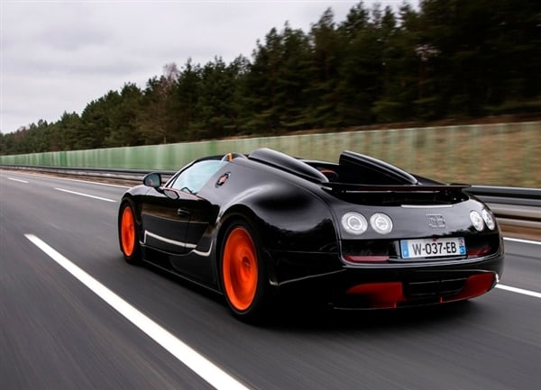 bugatti-164-veyron-grand-sport-vitesse-rear-pan-action1-600-001-1