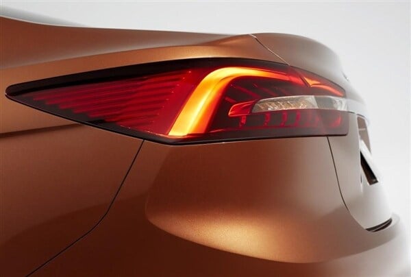 ford-escort-concept-taillight-detail-600-001