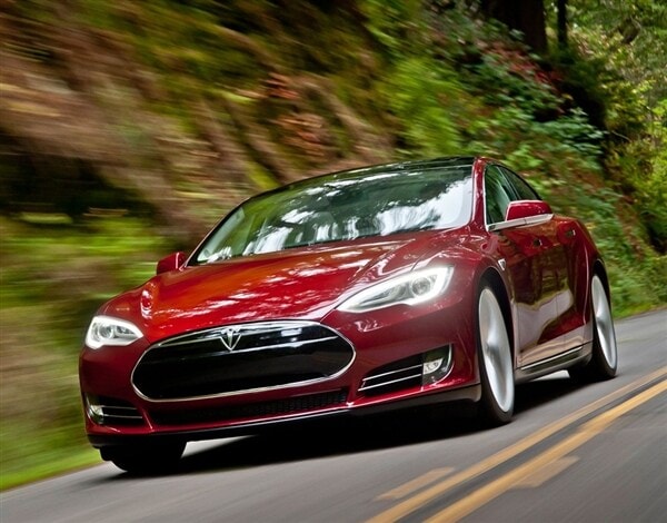 2013-tesla-model-s-front-action2-600-001