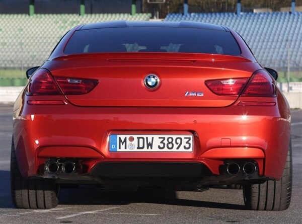 2014-bmw-m6-competition-package-tail-on-static-600-001