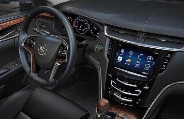 2014-cadillac-xts-dash-detail-600-001