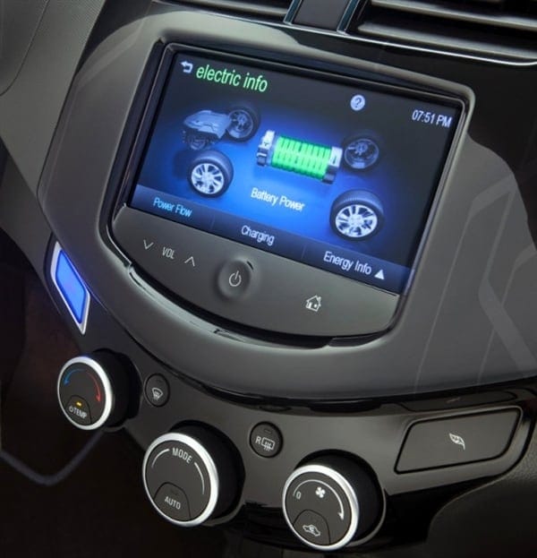 2014-chevrolet-spark-ev-dash-display2-600-001