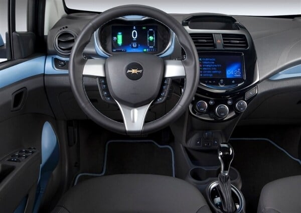 2014-chevrolet-spark-ev-dash-instruments-600-001