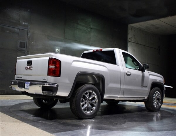 2014-gmc-sierra-regular-cab-wind-tunnel-rear-static-600-001