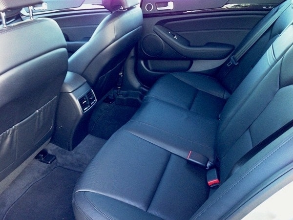 2014-kia-cadenza-backseat-600-001
