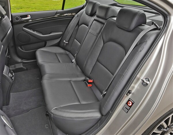2014-kia-cadenza-interior-rear-600-001
