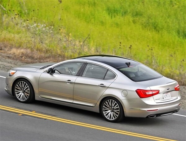 2014-kia-cadenza-rear-action1-600-001