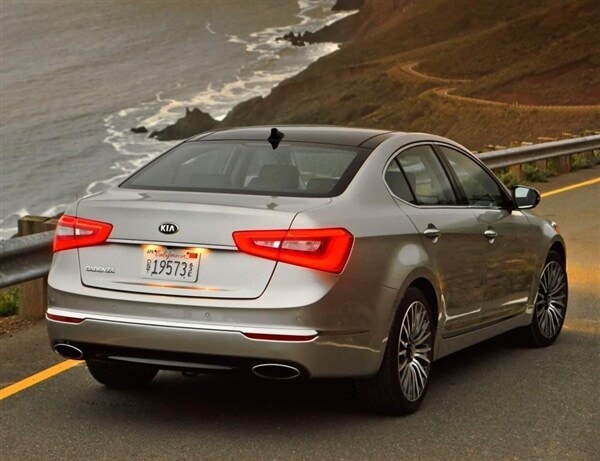 2014-kia-cadenza-rear-static1-600-001