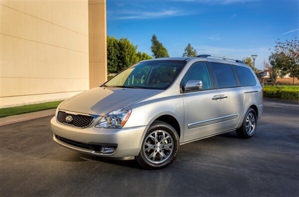 2014-kia-sedona-front-static1-600-001