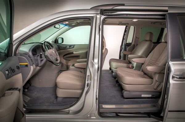 2014-kia-sedona-interior-look-in-600-001