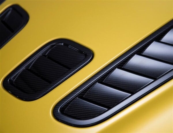 2015-aston-martin-v12-vantage-s-hood-detail-600-001