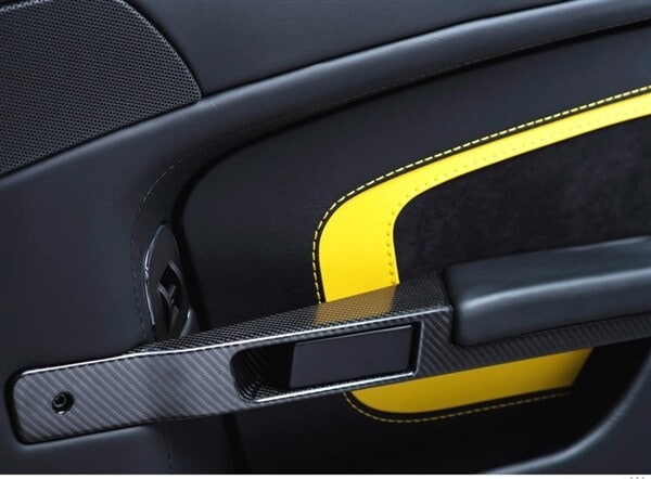 2015-aston-martin-v12-vantage-s-interior-detail4-600-001