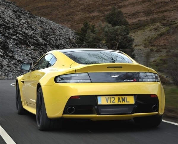 2015-aston-martin-v12-vantage-s-rear-action-600-001