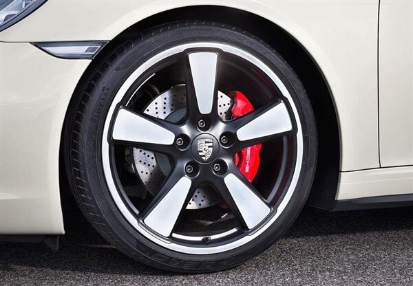 2013-porsche-911-50th-anniversary-edition-wheel-detail-600-001