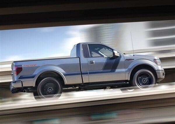 2014-ford-f150-tremor-side-action-600-001