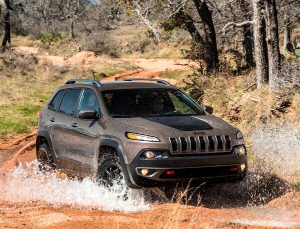 2014-jeep-cherokee-front-action3-600-001