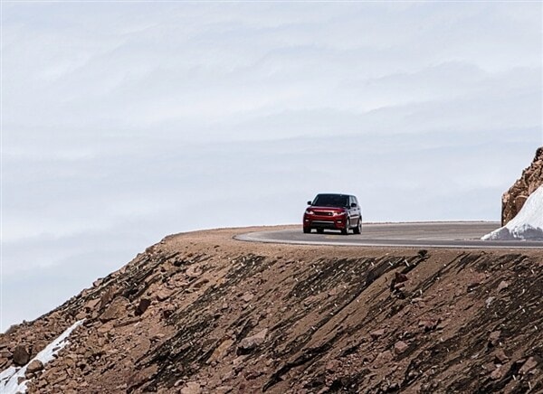 2014-range-rover-sport-pikes-peak-record2-600-001