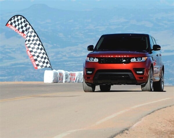 2014-range-rover-sport-pikes-peak-record3-600-001