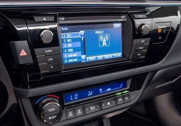 2014-toyota-corolla-dash-display-detail-600-001