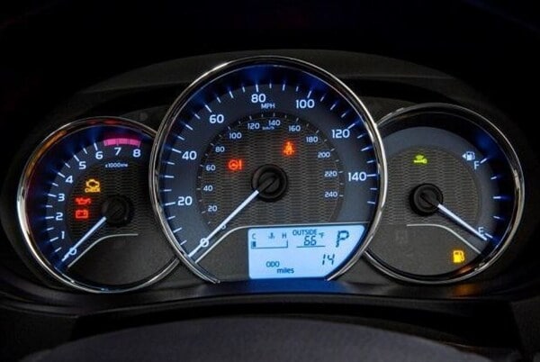 2014-toyota-corolla-std-instruments-600-001