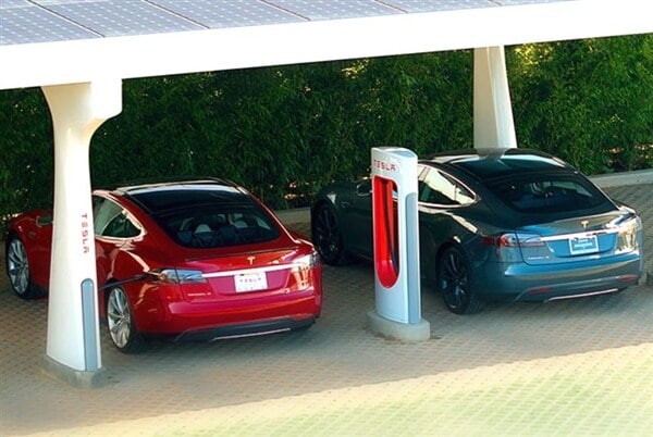 tesla-charging-station2-600-001
