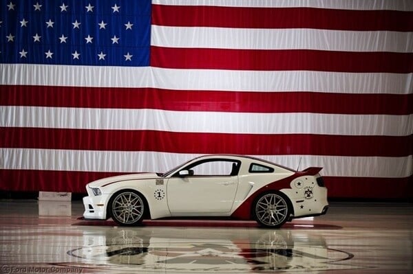 2014-ford-mustang-usaf-thunderbirds-edition-profile-static2-600-001