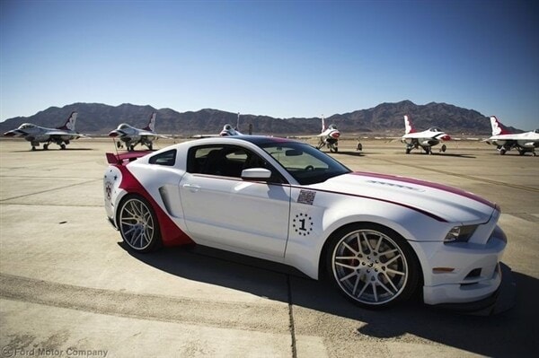2014-ford-mustang-usaf-thunderbirds-edition-semi-profile-static1-600-001