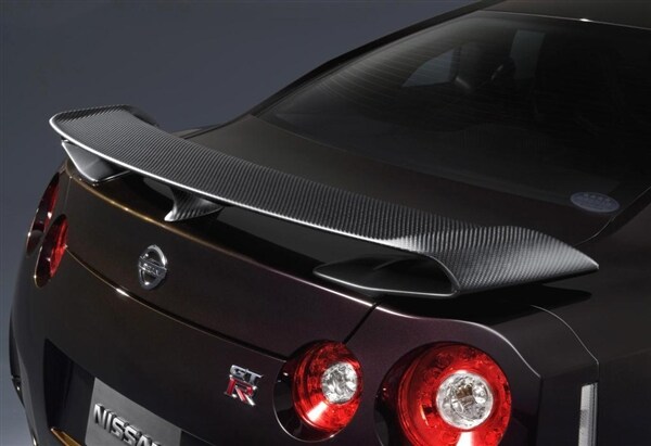 2014-nissan-gt-r-special-edition-carbon-fiber-rear-spoiler-600-001
