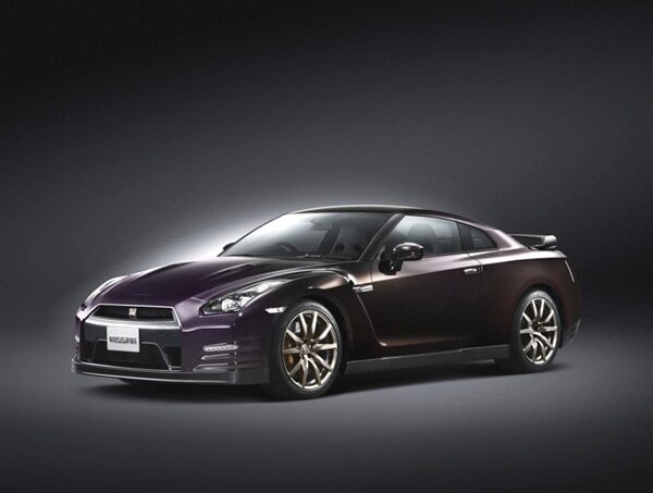 2014-nissan-gt-r-special-edition-front-static-600-001