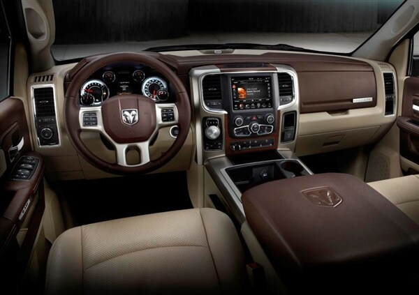 2014-ram-1500-interior-dash-detail-600-001
