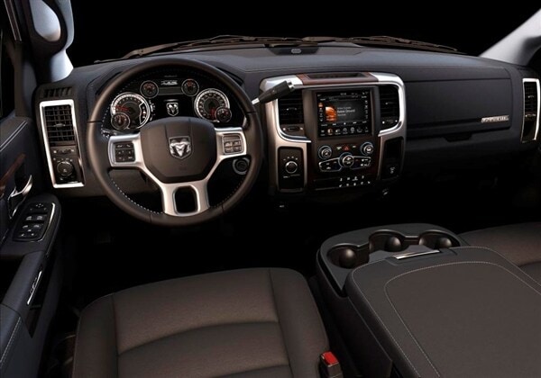2014-ram-2500-dash-detail-600-001