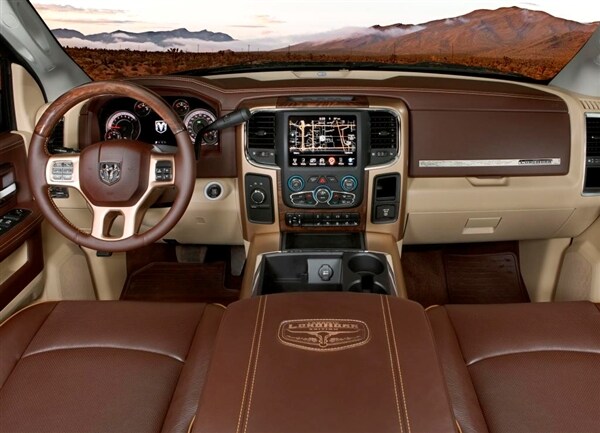 2014-ram-2500-laramie-dash-detail-600-001