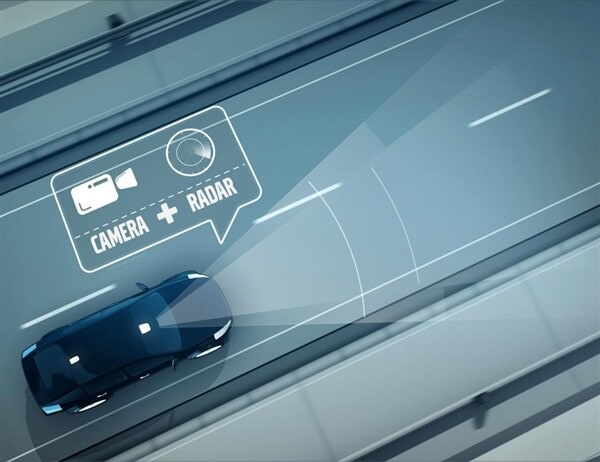 2015-volvo-xc90-safety-tech-road-edge-and-barrier-detection-600-001